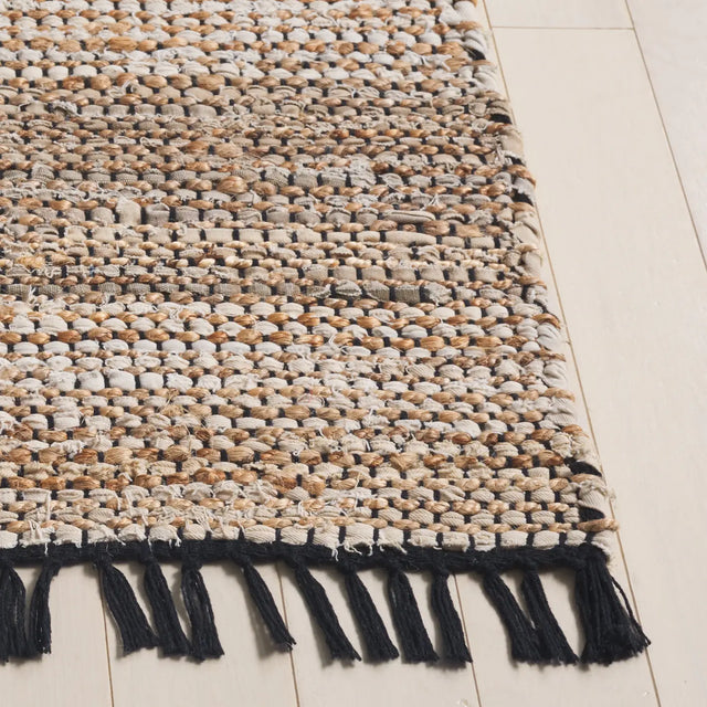 Safavieh Cape Cod 4'-0" x 6'-0" Rug in Ivory / Beige