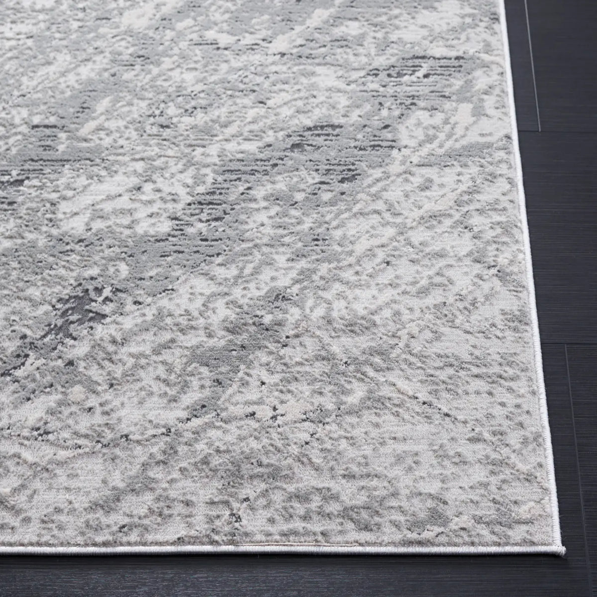 Safavieh Vogue 4'-0" x 6'-0" Rug in Grey / Light Grey