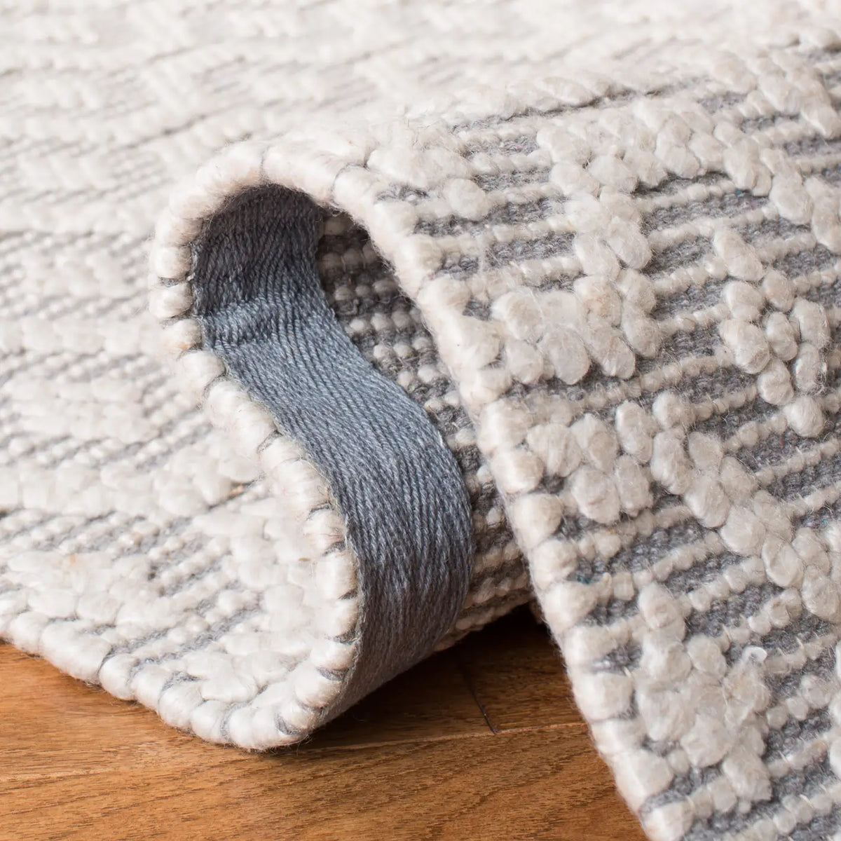 Safavieh Natura 5'-0" x 8'-0" Rug in Grey