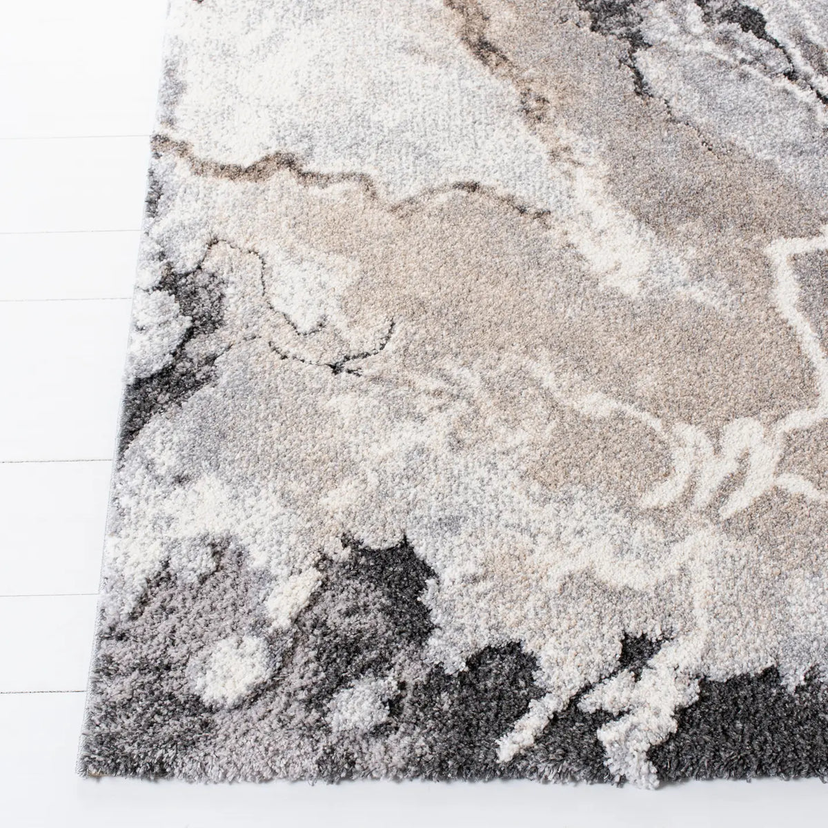 Safavieh Cyrus Shag 4'-5" x 6'-5" Rug in Grey / Beige