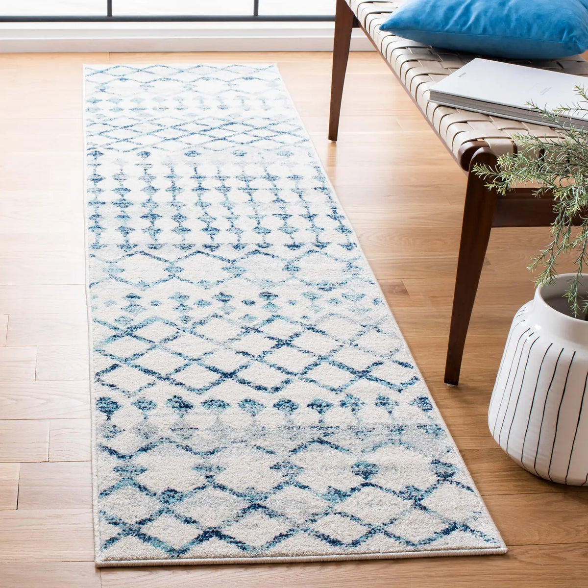 Safavieh Mercer 2'-0" x 8'-0" Rug in Ivory / Turquoise