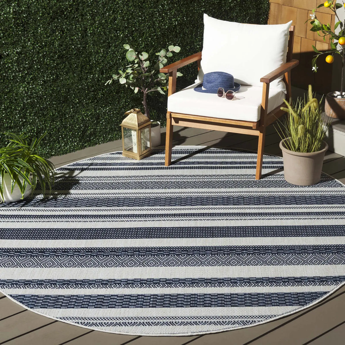 Safavieh Beach House 6'-7" x 6'-7" Rug in Brown / Ivory