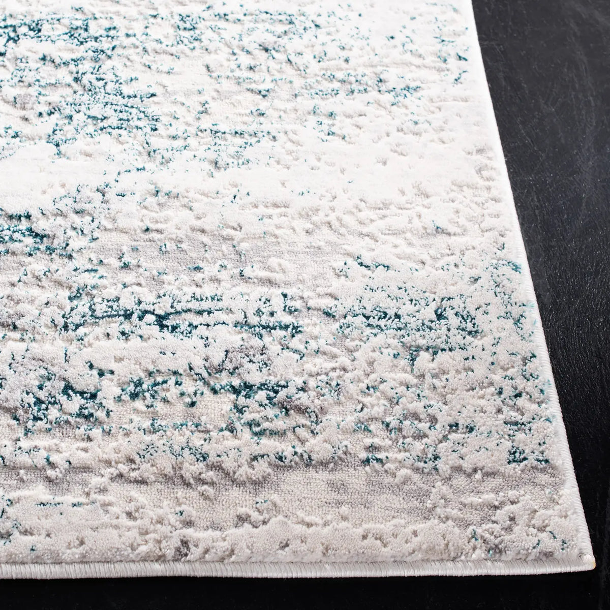 Safavieh Amalfi 4'-0" x 6'-0" Rug in Cream / Turquoise