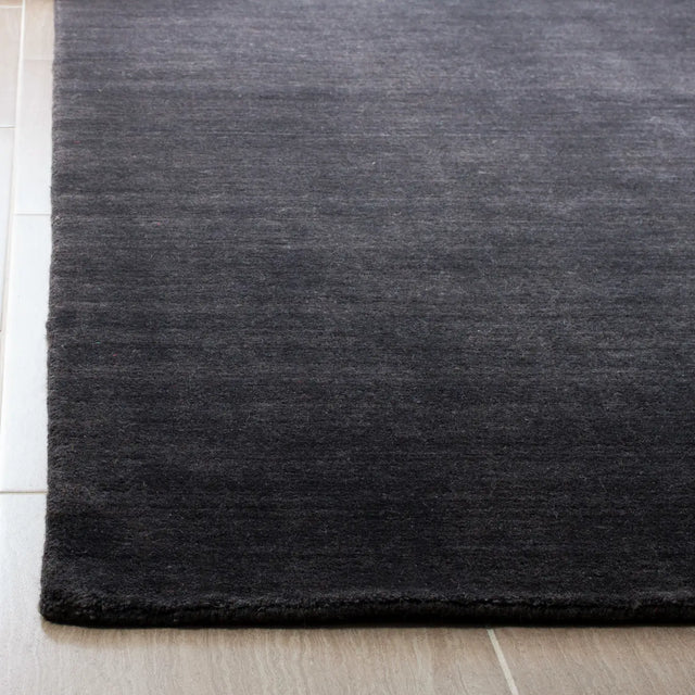 Safavieh Himalaya 4'-0" x 6'-0" Rug in Black