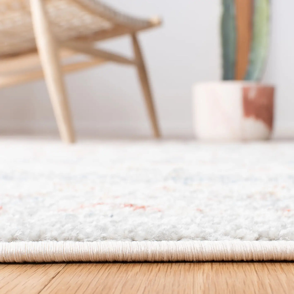 Safavieh Tulum 4'-0" x 6'-0" Rug in Ivory / Pink