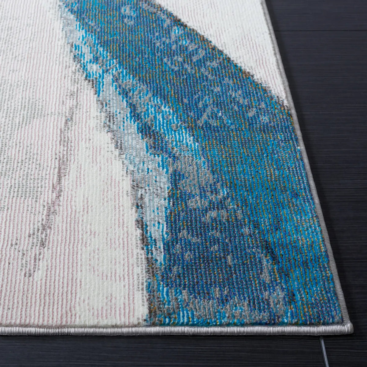 Safavieh Aria 4'-0" x 6'-0" Rug in Ivory / Plum