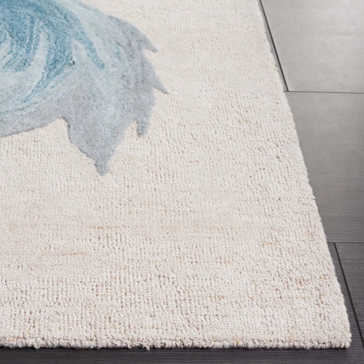 Safavieh Fifth Avenue 4'-0" x 6'-0" Rug in Beige / Teal