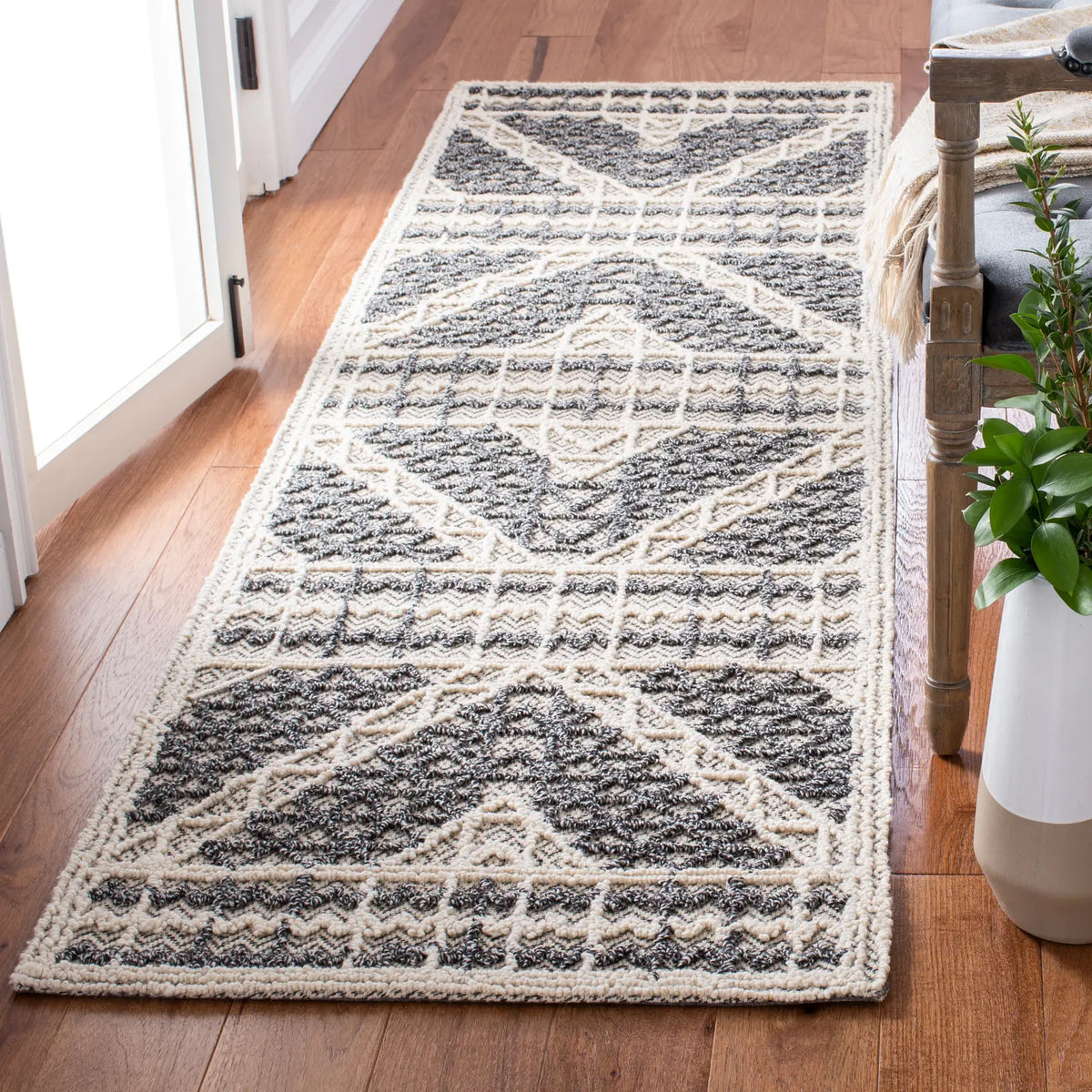 Safavieh Trace 2'-3" x 8'-0" Rug in Grey / Charcoal