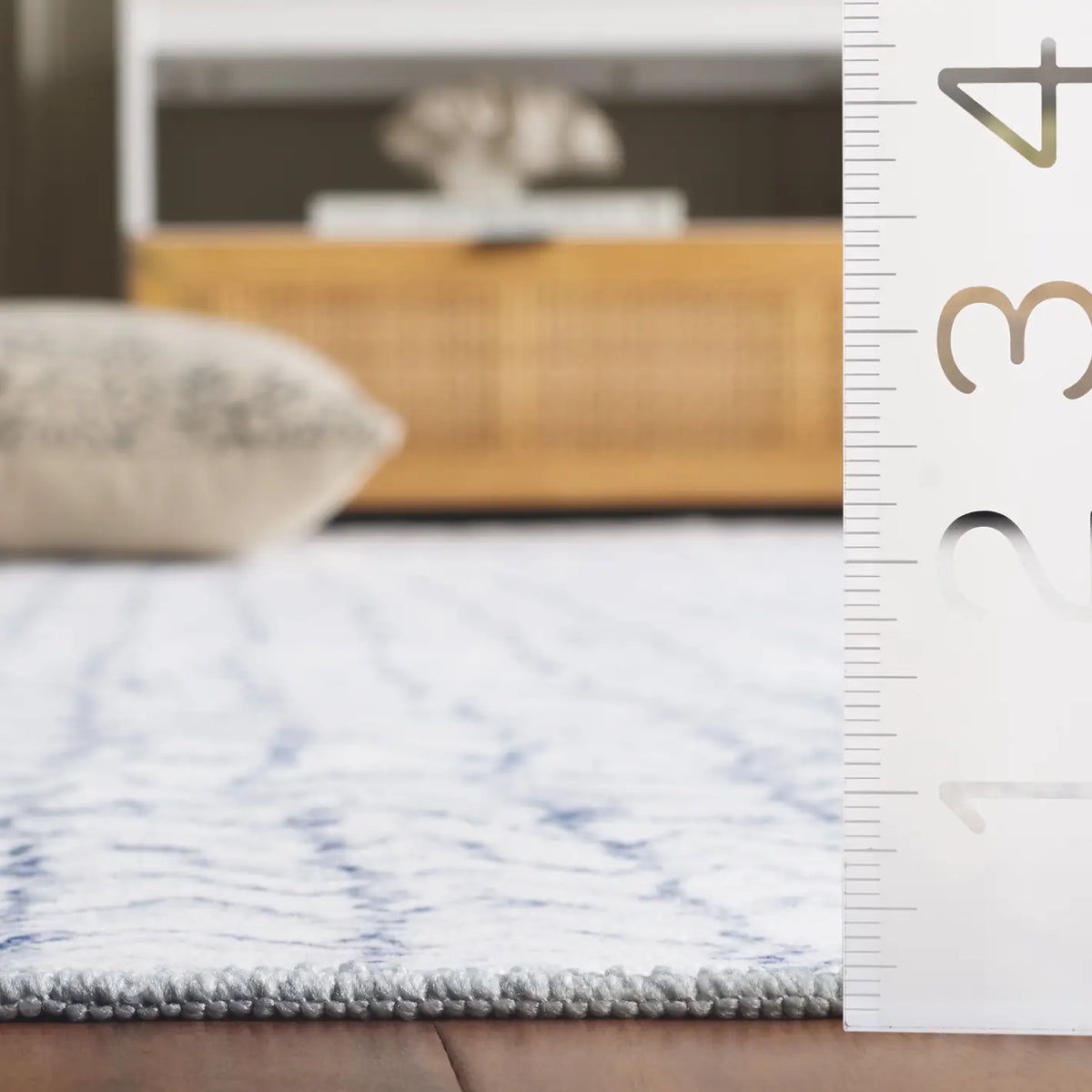 Safavieh Malibu 4'-0" x 6'-0" Rug in Grey / Blue