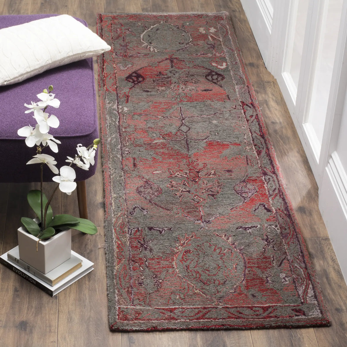 Safavieh Vintage Oushak 2'-3" x 8'-0" Rug in Red