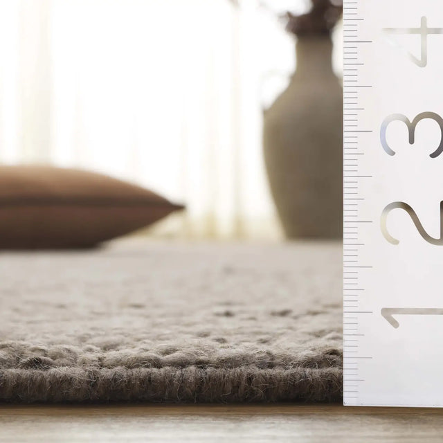 Safavieh Natura 5'-0" x 8'-0" Rug in Taupe / Ivory