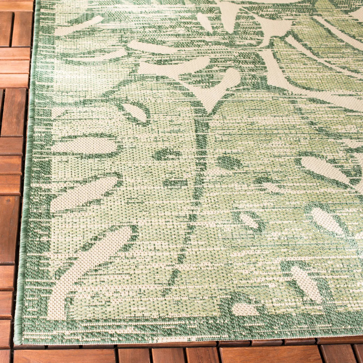 Safavieh Courtyard 4'-0" x 5'-7" Rug in Beige / Green