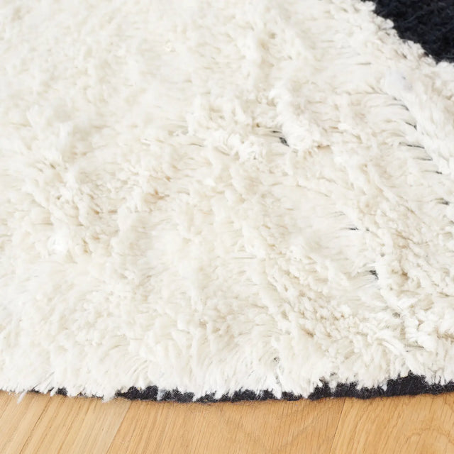 Safavieh Casablanca 6'-0" x 6'-0" Rug in Black / Ivory