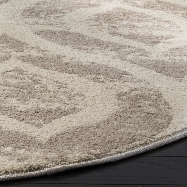 Safavieh Amsterdam 5'-1" x 5'-1" Rug in Ivory / Mauve