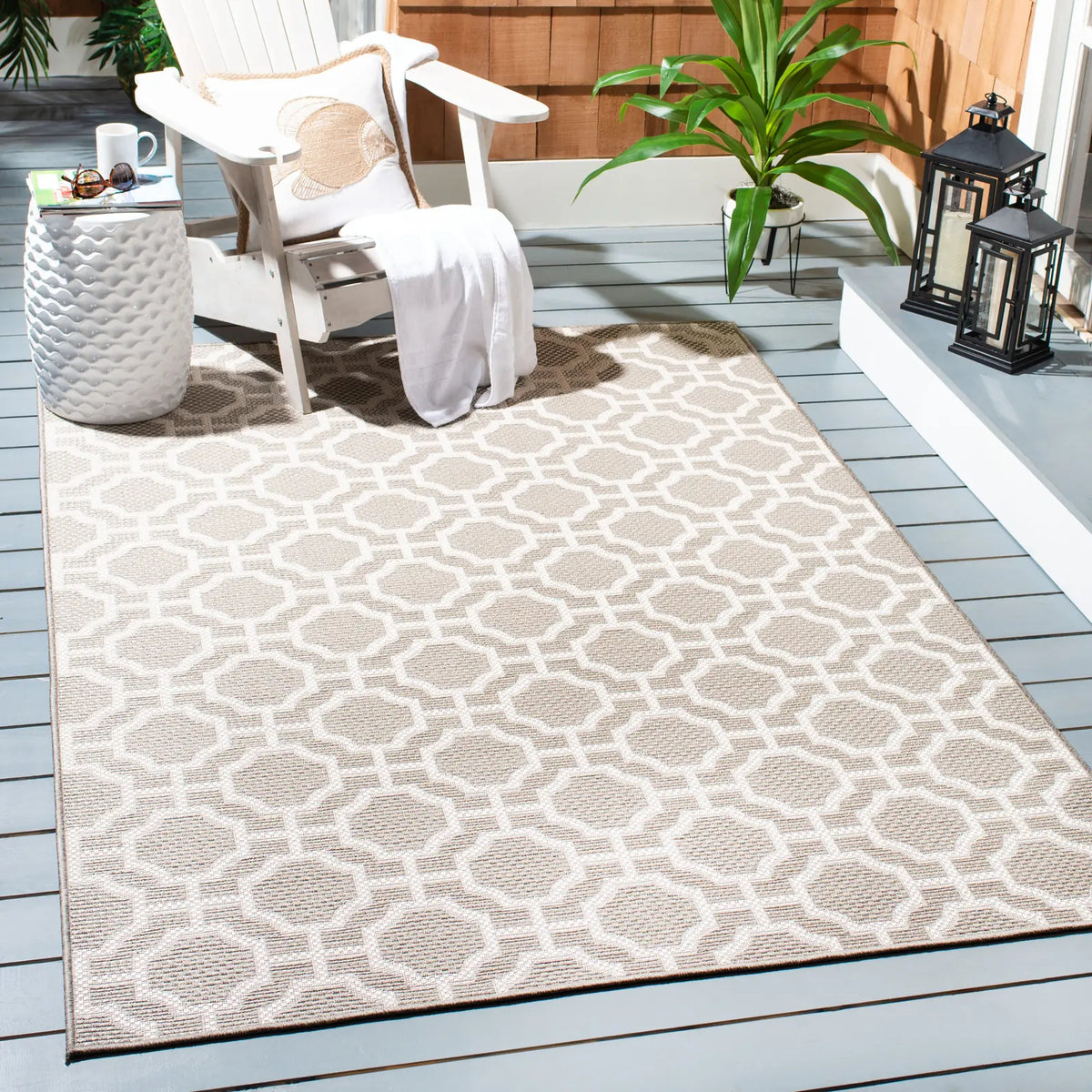 Safavieh Lakeside 200 4'-0" x 5'-7" Rug in Beige / Taupe