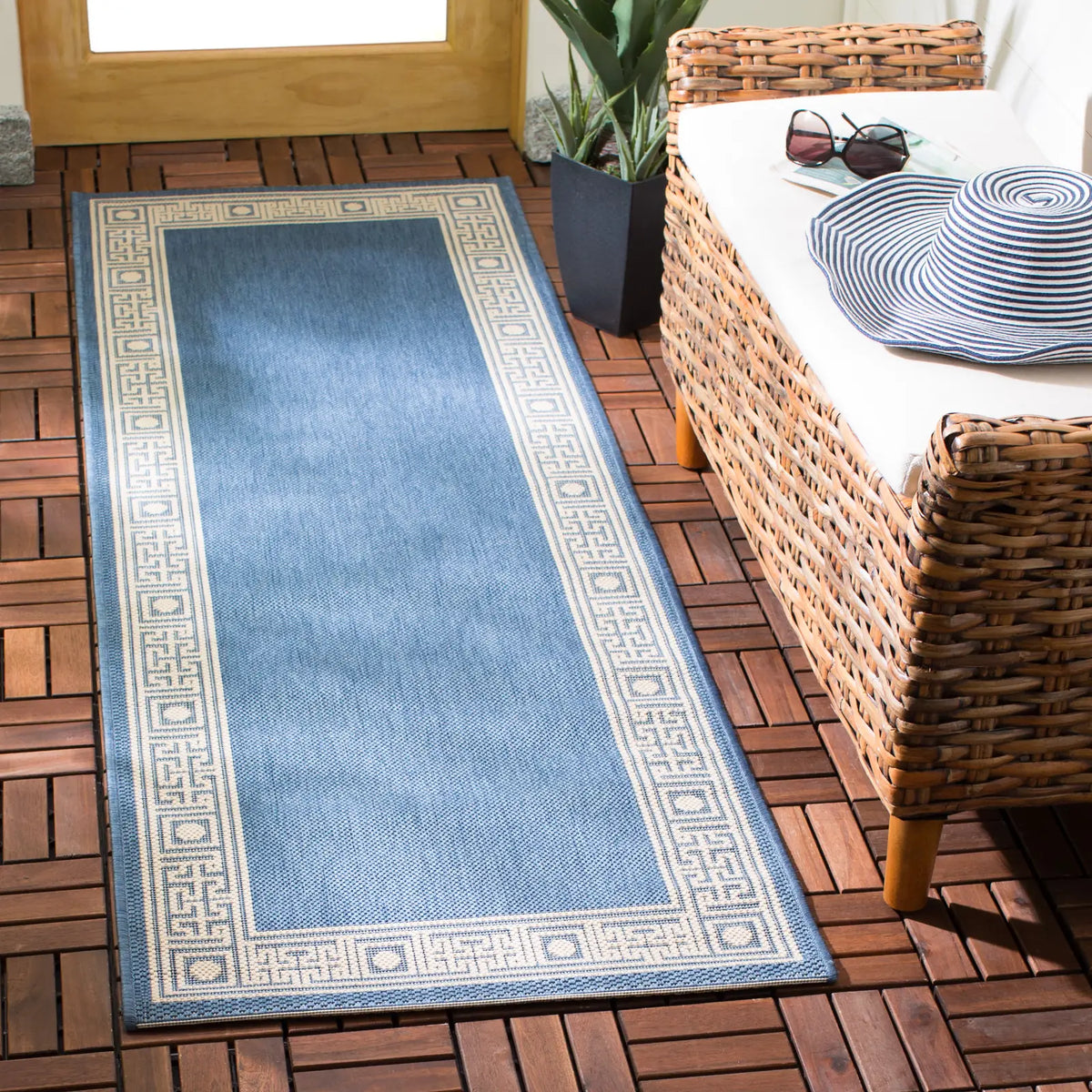 Safavieh Courtyard 2'-3" x 6'-7" Rug in Blue / Beige