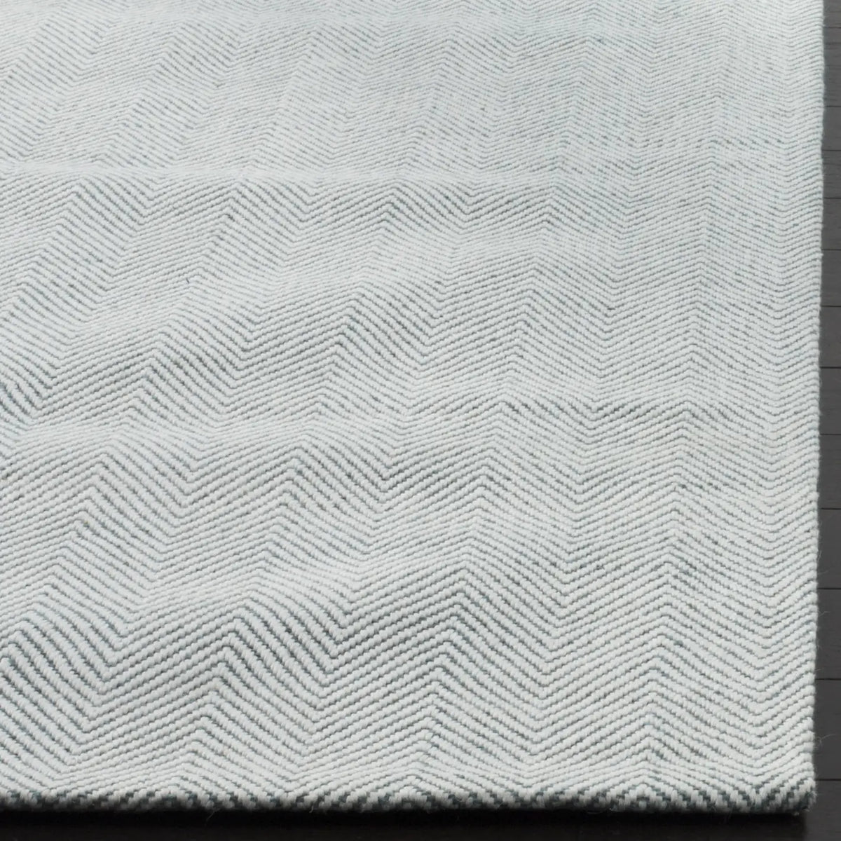 Safavieh Marbella 5'-0" x 8'-0" Rug in Light Blue