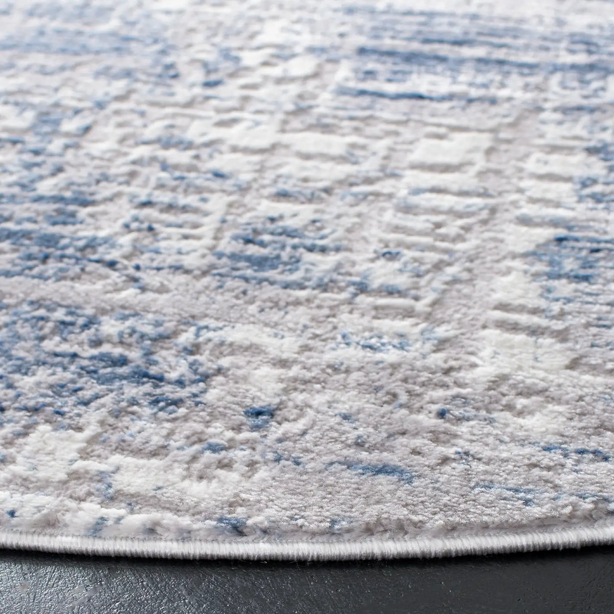 Safavieh Amelia 700 5'-3" x 5'-3" Rug in Blue / Grey