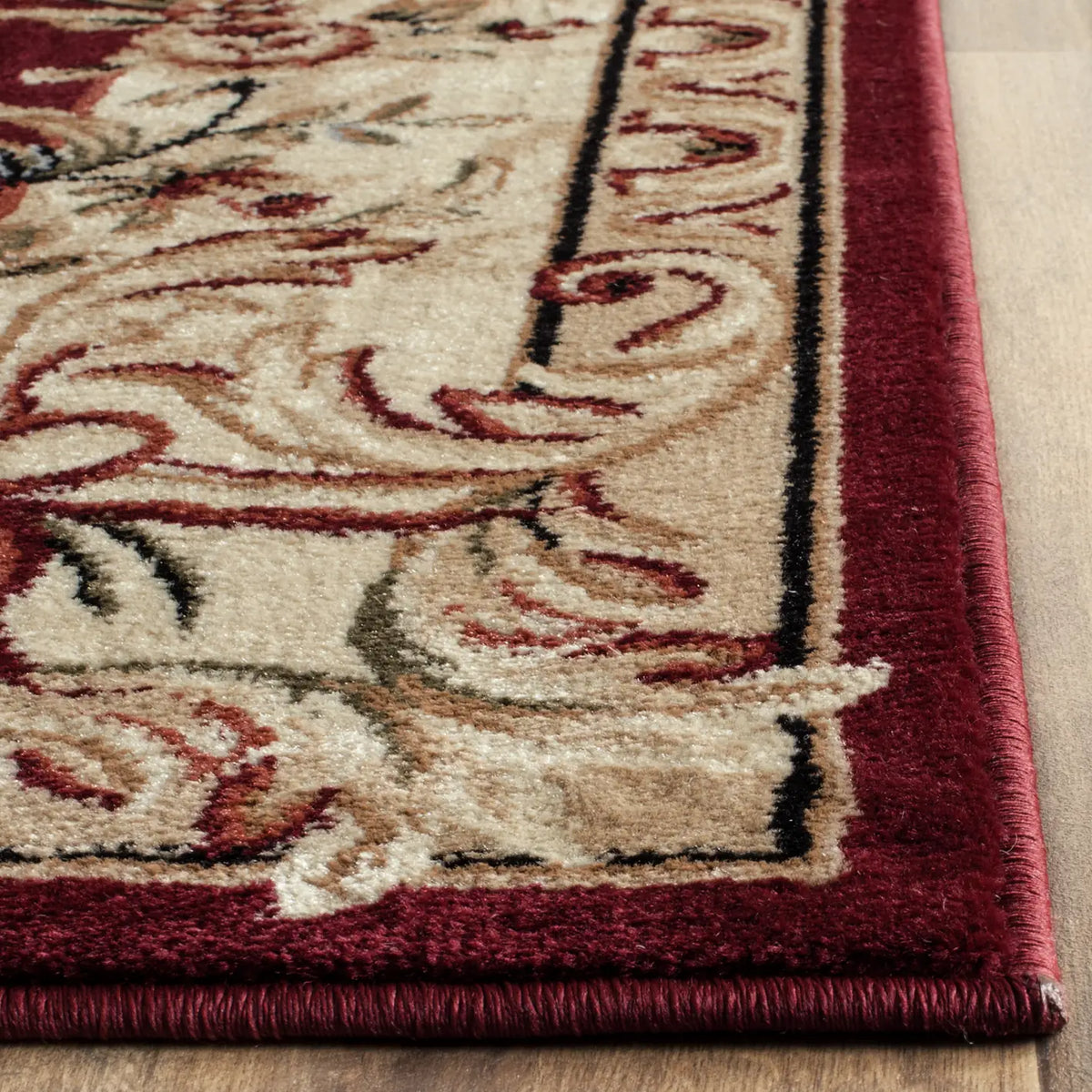 Safavieh Lyndhurst 5'-3" x 7'-6" Rug in Red / Ivory