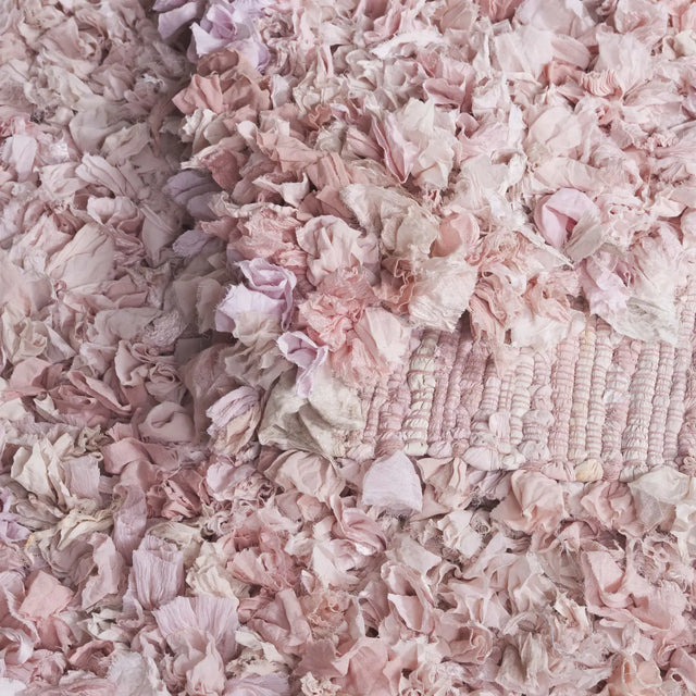 Safavieh Rio Shag 4'-0" x 6'-0" Rug in Light Pink
