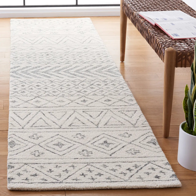 Safavieh Metro 2'-3" x 9'-0" Rug in Ivory / Grey