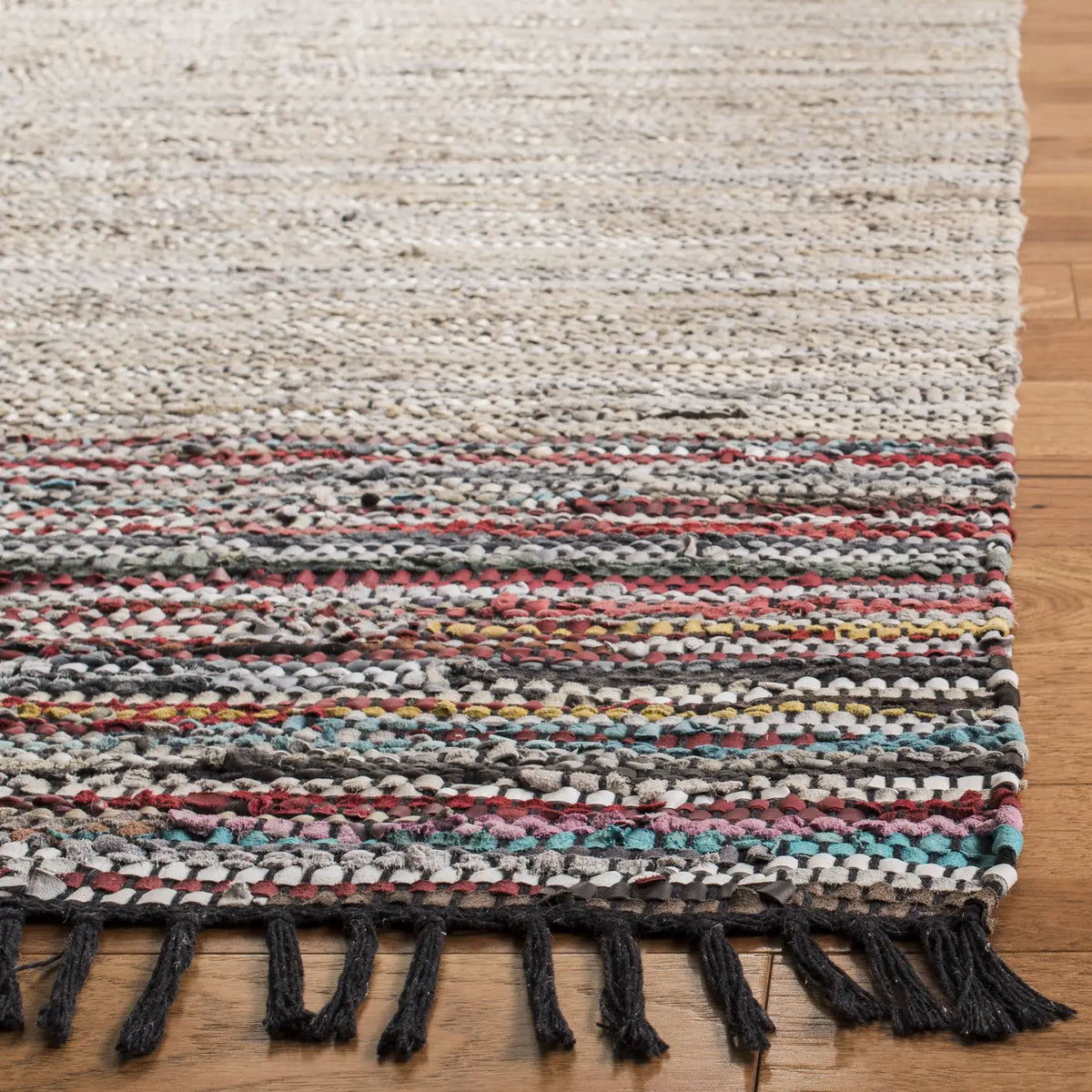 Safavieh Vintage Leather 4'-0" x 6'-0" Rug in Beige / Multi
