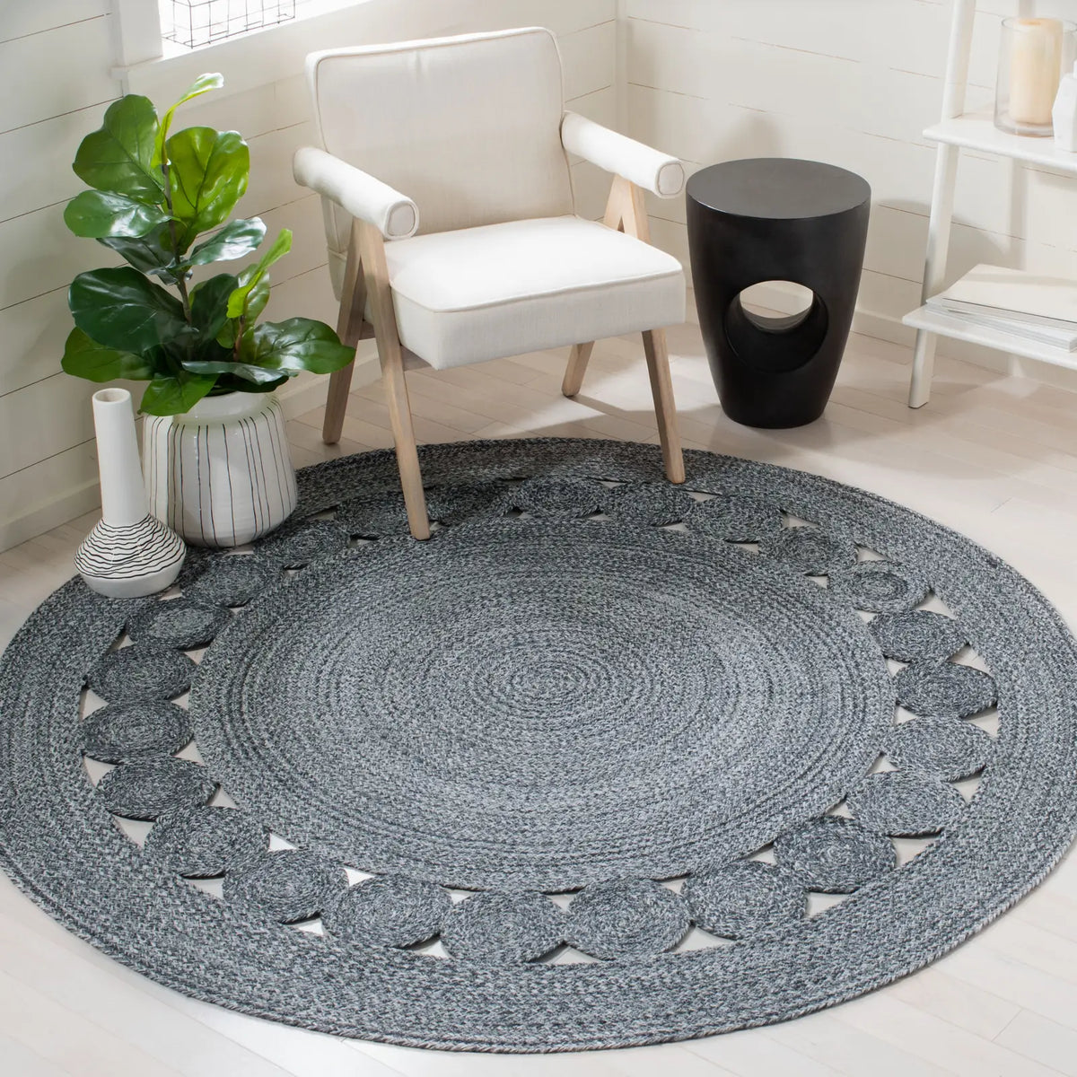 Safavieh Cape Cod 5'-0" x 5'-0" Rug in Charcoal