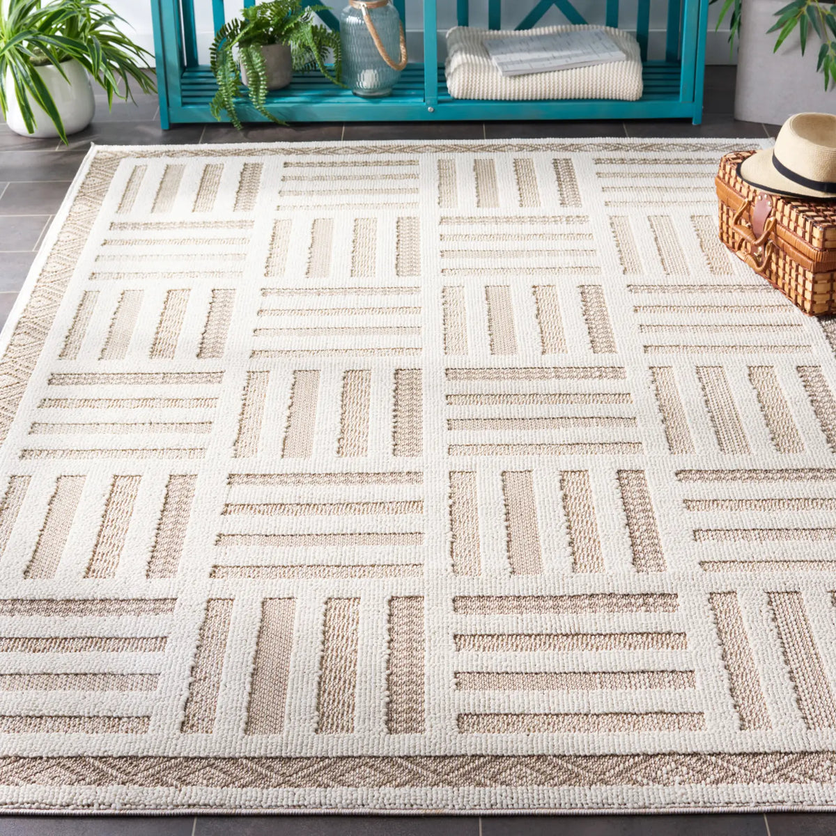 Safavieh Global 4'-0" x 6'-0" Rug in Ivory / Beige