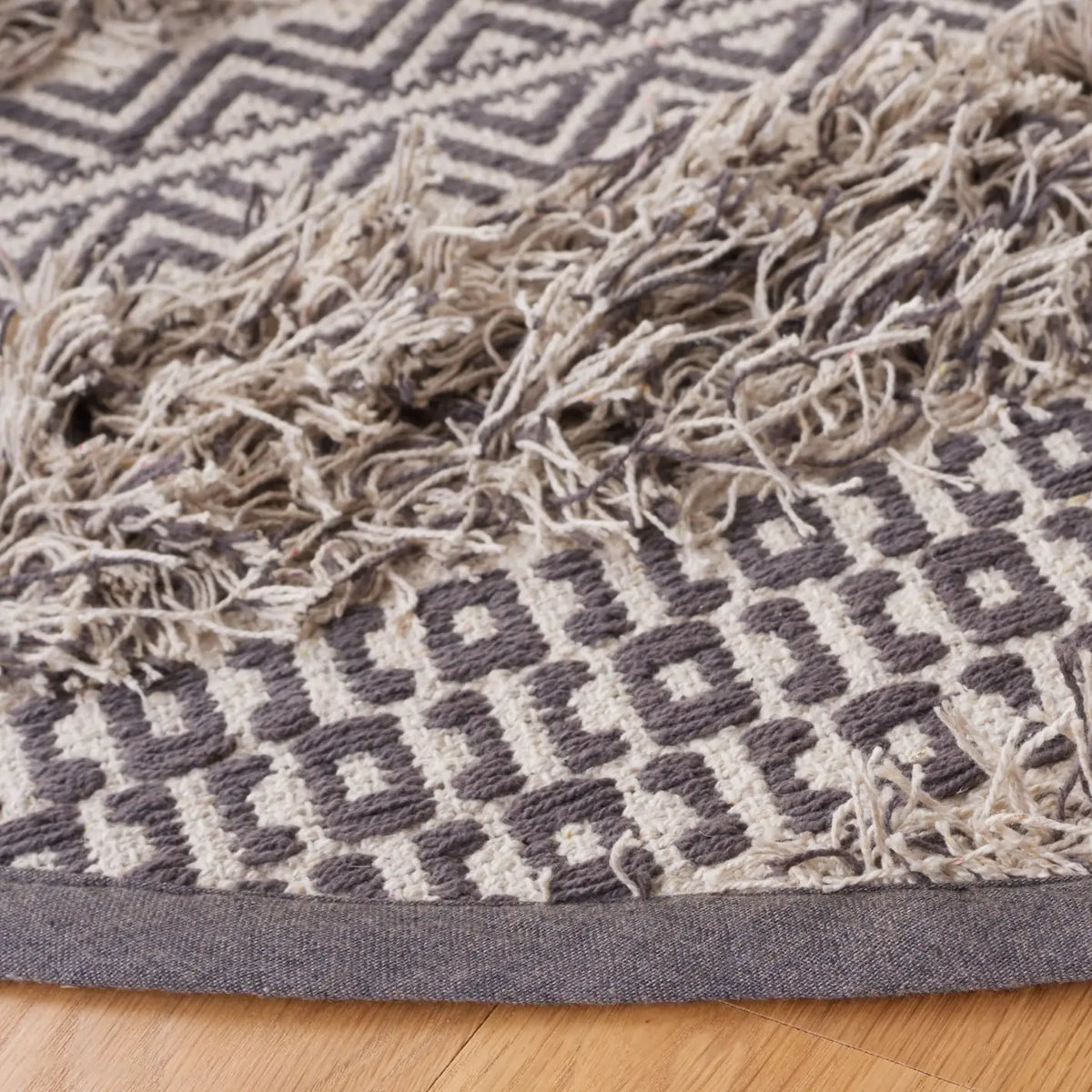 Safavieh Natura 6'-0" x 6'-0" Rug in Grey / Ivory