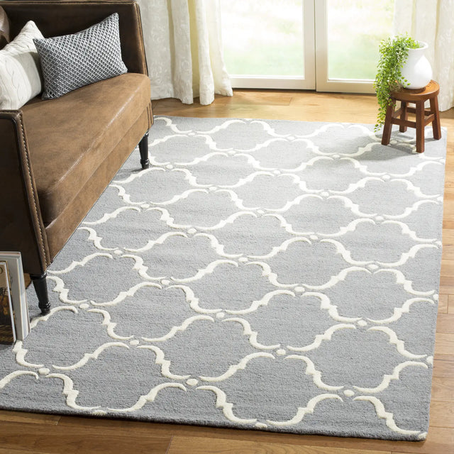 Safavieh Cambridge 5'-0" x 8'-0" Rug in Dark Grey / Ivory