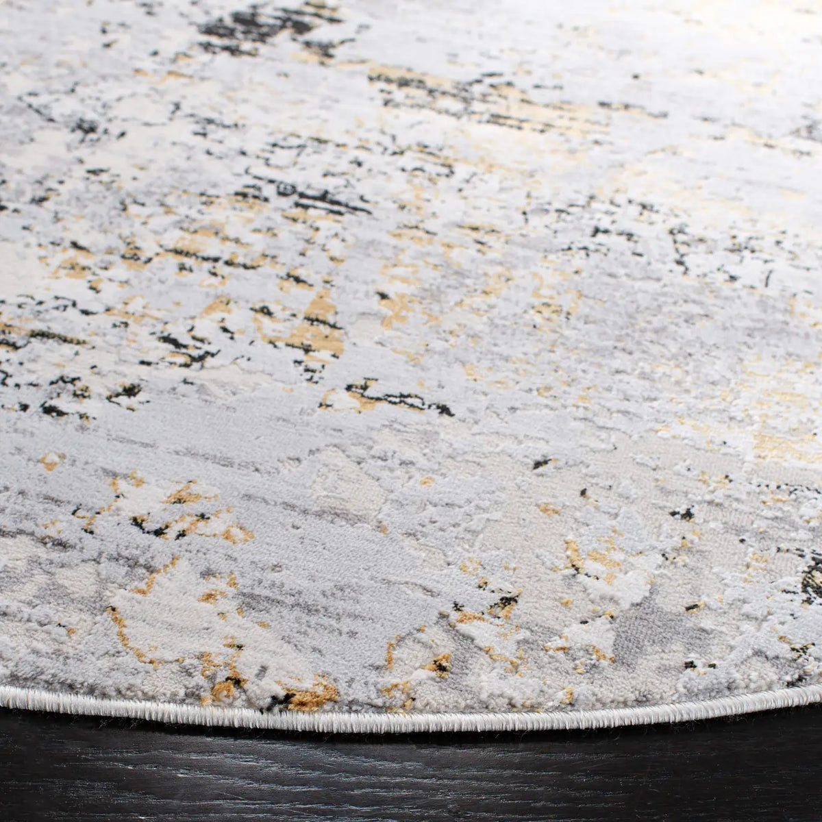 Safavieh Amalfi 6'-7" x 6'-7" Rug in Creme / Gold