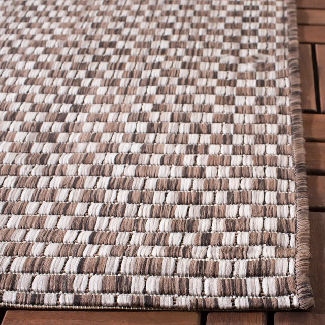 Safavieh Courtyard 4'-0" x 5'-7" Rug in Light Brown / Light Grey