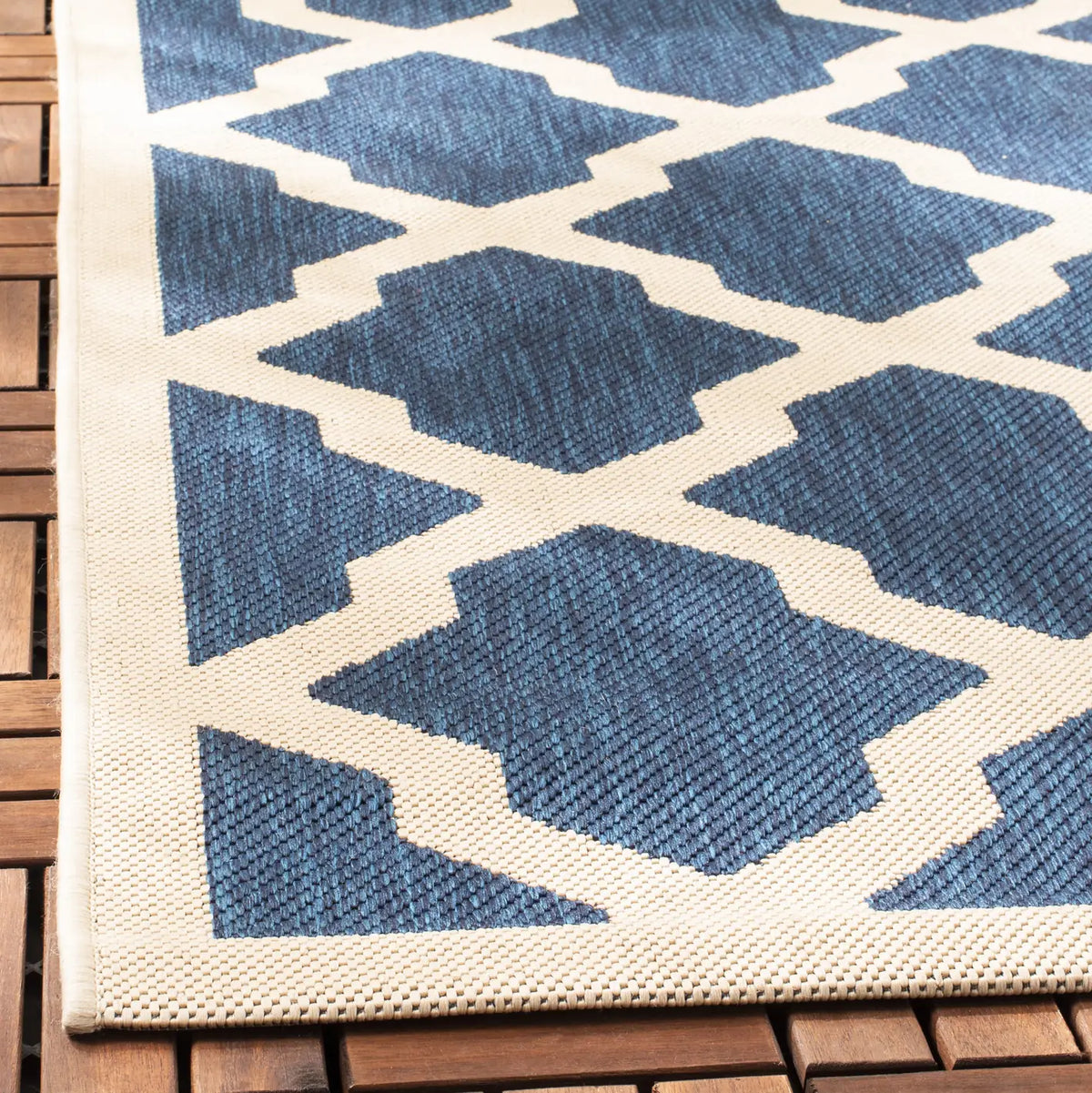 Safavieh Courtyard 4'-0" x 5'-7" Rug in Navy / Beige