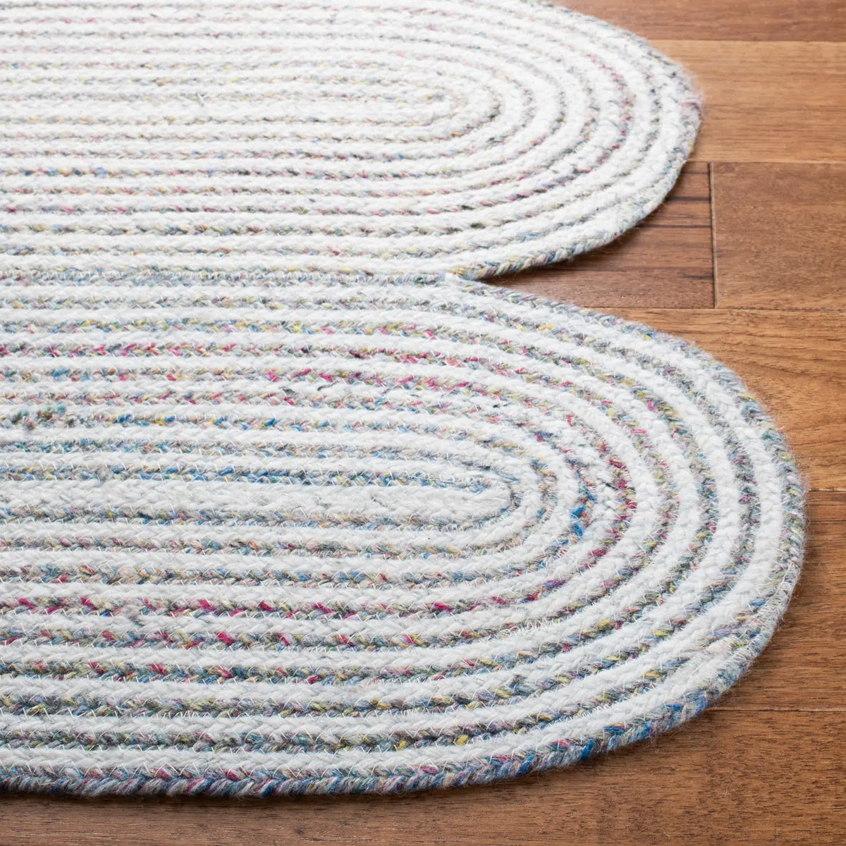 Safavieh Cape Cod 4'-0" x 6'-0" Rug in Ivory / Green