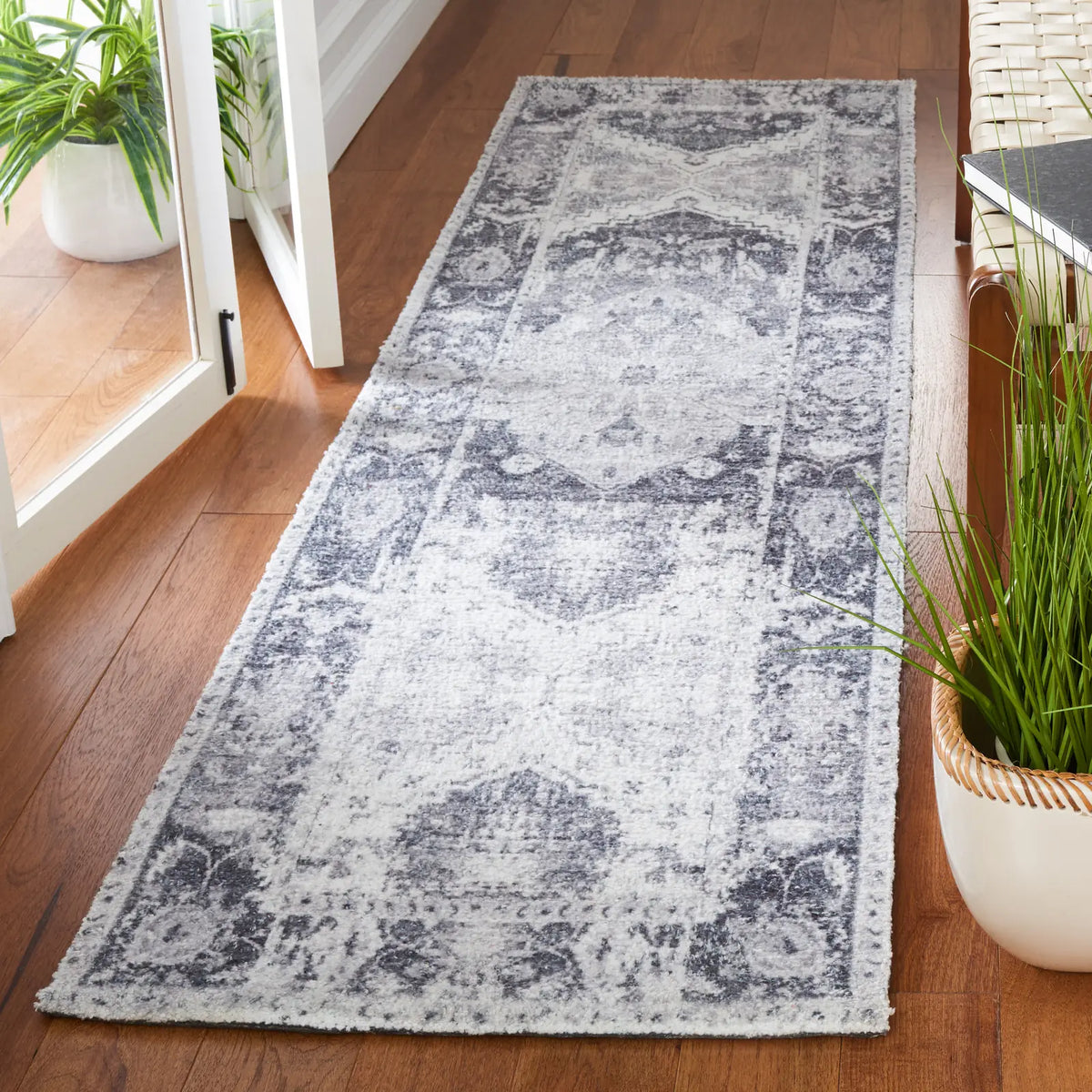 Safavieh Classic Vintage 2'-3" x 8'-0" Rug in Silver / Dark Grey