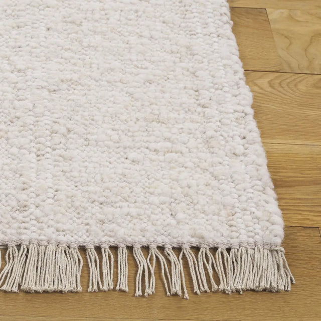 Safavieh Manhattan 4'-0" x 6'-0" Rug in Ivory