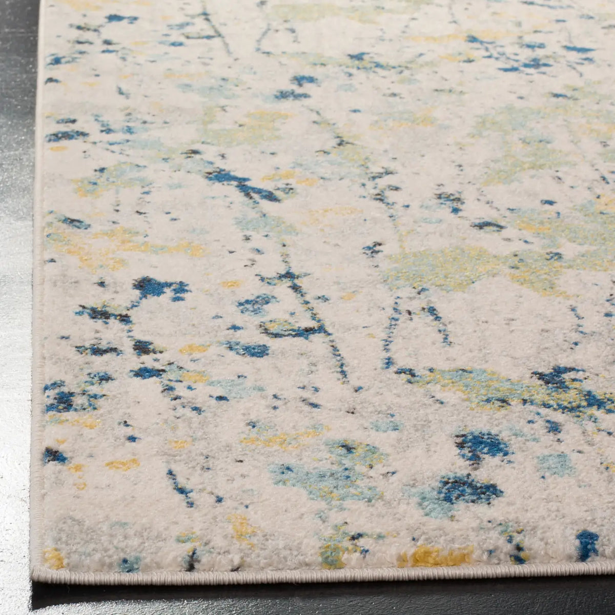 Safavieh Evoke 4'-0" x 6'-0" Rug in Ivory / Yellow