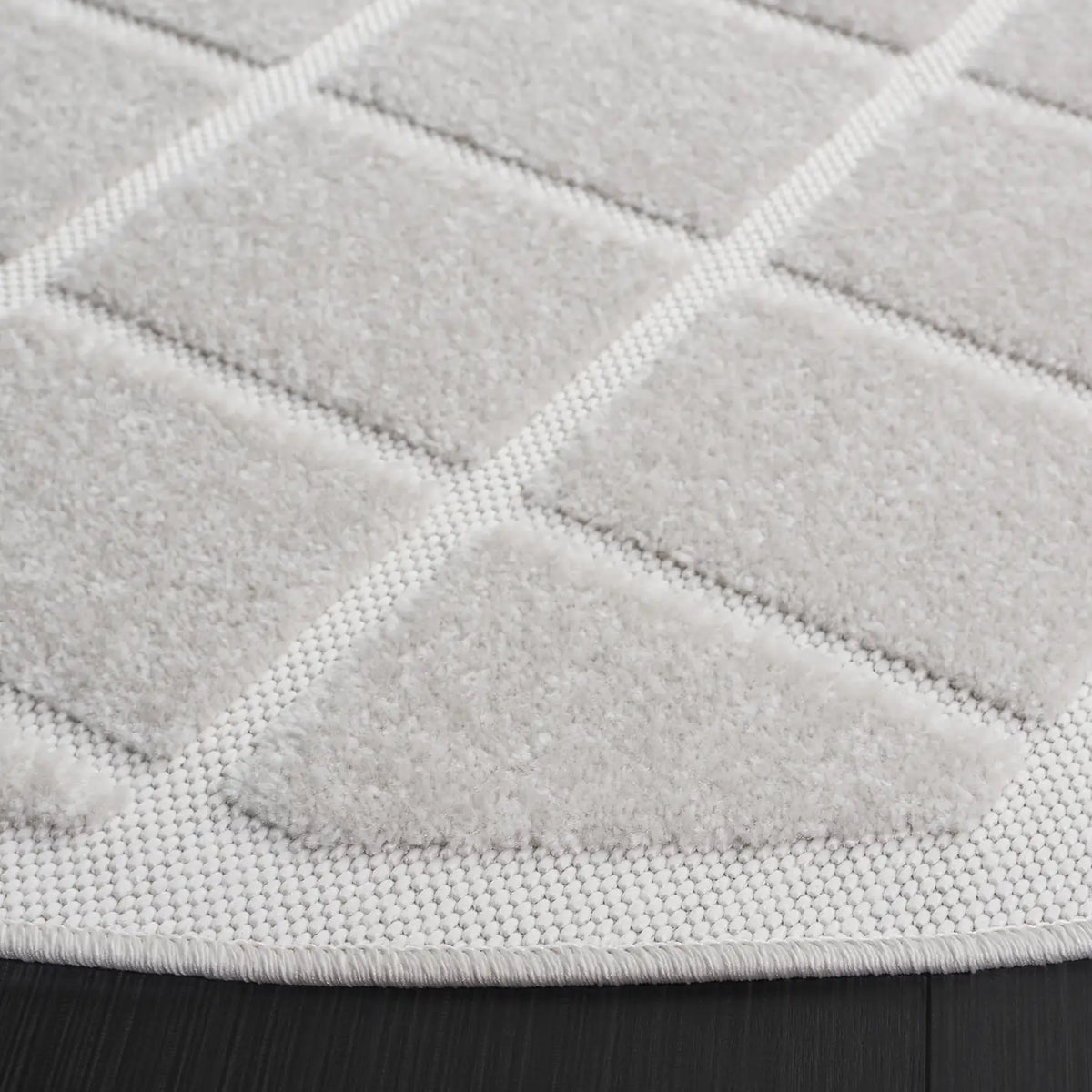 Safavieh Stella 6'-7" x 6'-7" Rug in Ivory