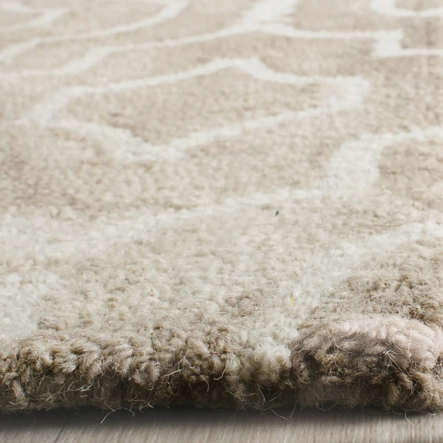Safavieh Dip Dye 2'-3" x 10'-0" Rug in Beige / Ivory