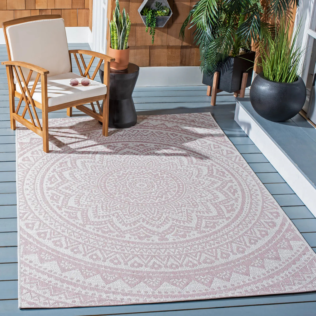 Safavieh Courtyard 4'-0" x 5'-7" Rug in Ivory / Soft Pink