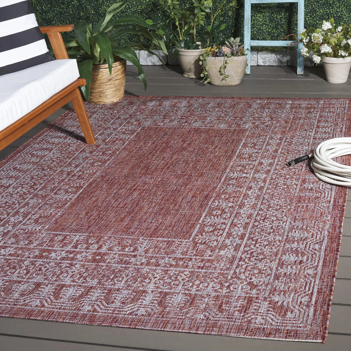 Safavieh Courtyard 5'-3" x 7'-7" Rug in Red / Beige