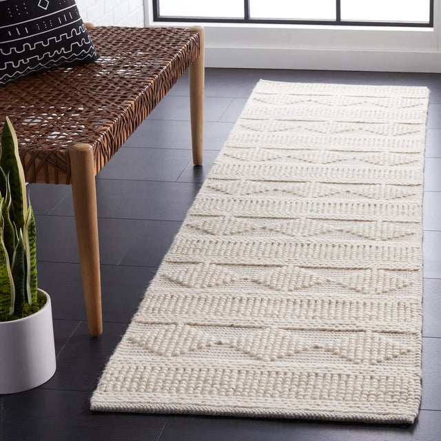 Safavieh Natura 2'-3" x 8'-0" Rug in Ivory / Grey
