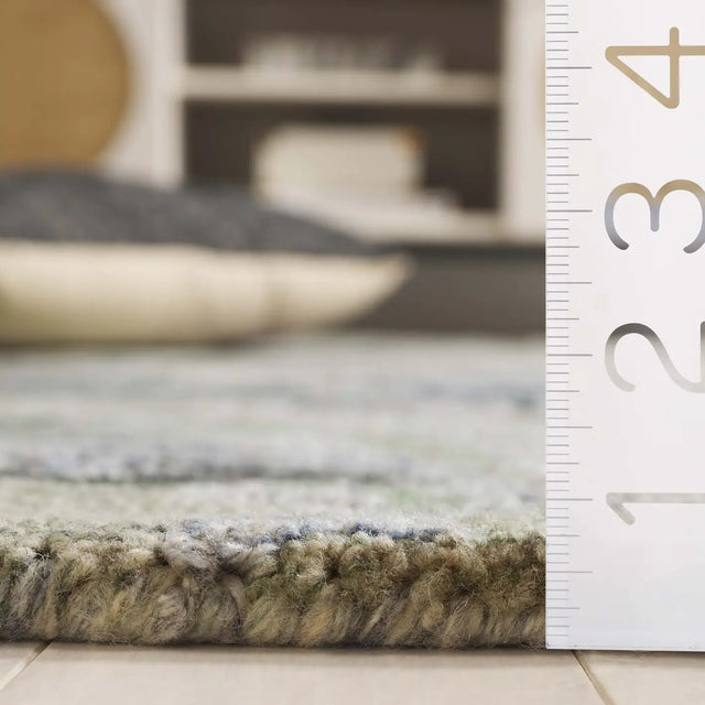 Safavieh Marquee 4'-0" x 6'-0" Rug in Light Green / Beige