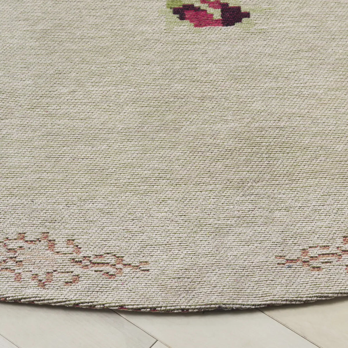 Safavieh Classic Vintage 6'-0" x 6'-0" Rug in Beige / Red