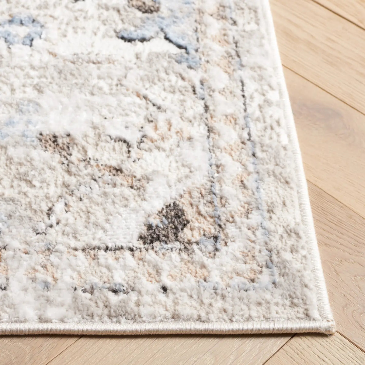 Safavieh Quincy 4'-0" x 6'-0" Rug in Ivory / Beige