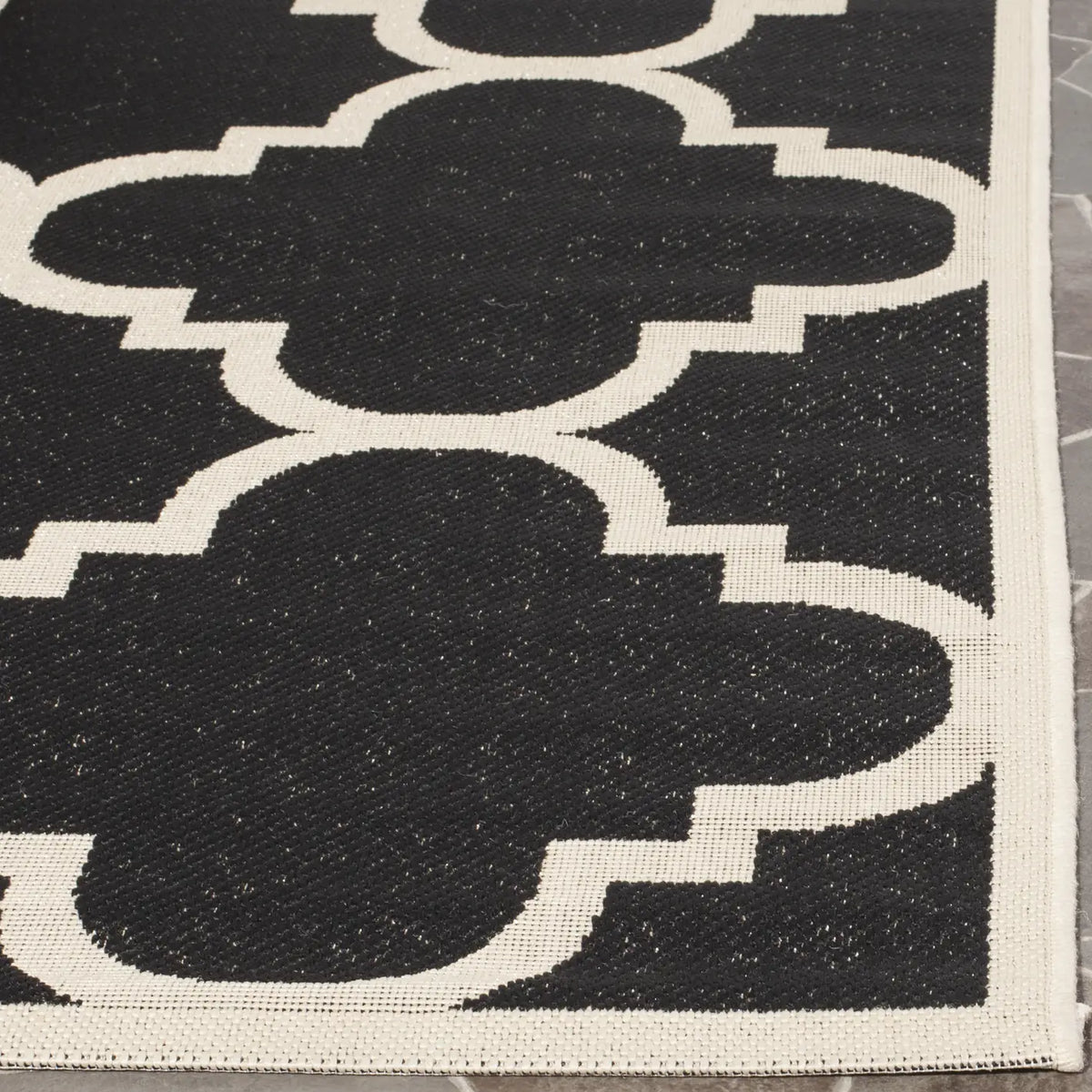Safavieh Courtyard 2'-7" x 5'-0" Rug in Black / Beige