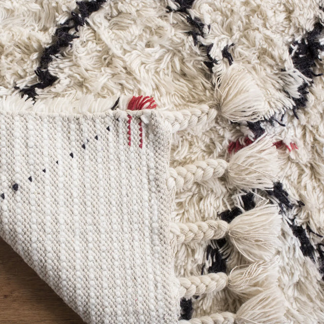 Safavieh Casablanca 5'-0" x 8'-0" Rug in Ivory / Multi