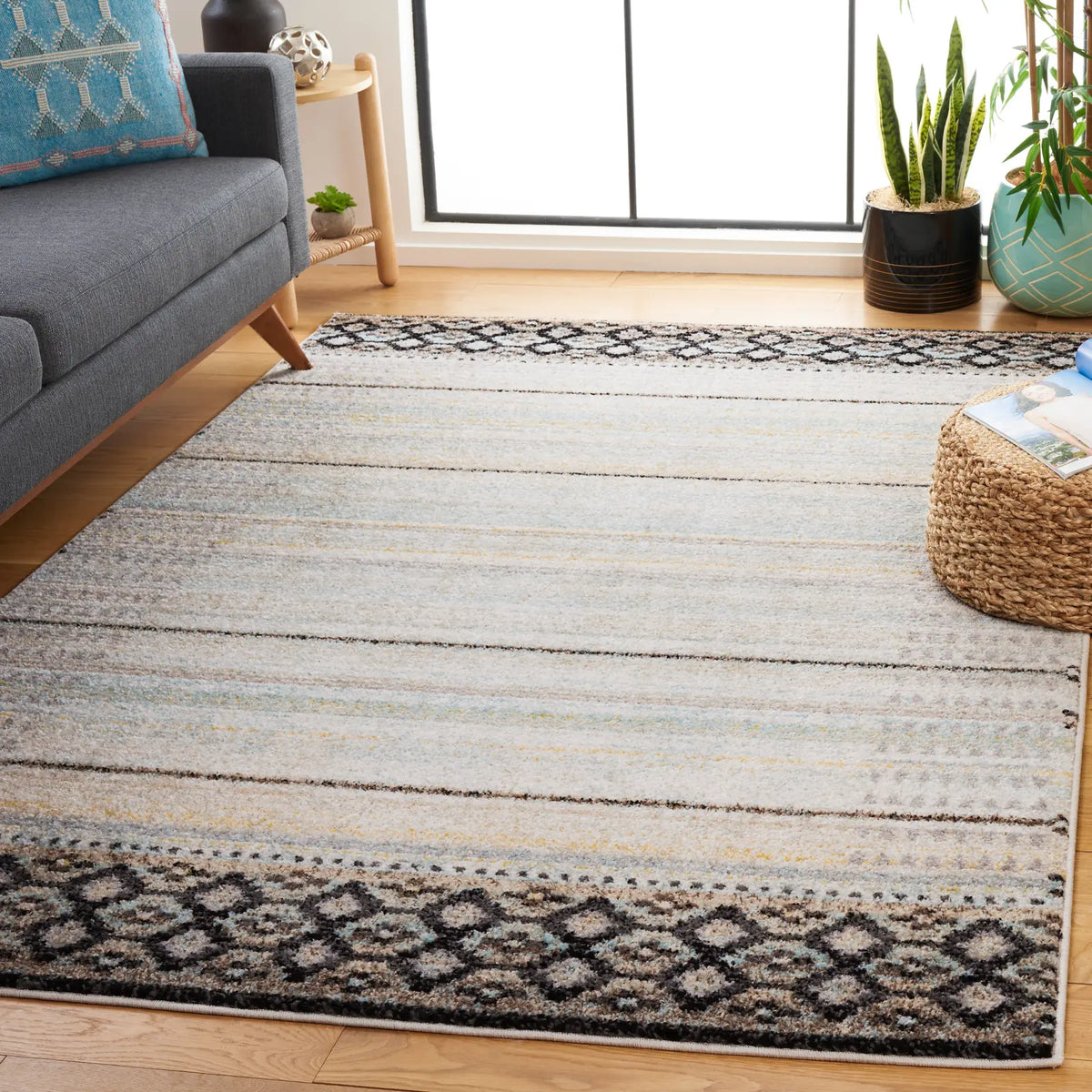 Safavieh Adirondack 5'-1" x 7'-6" Rug in Ivory / Blue Grey