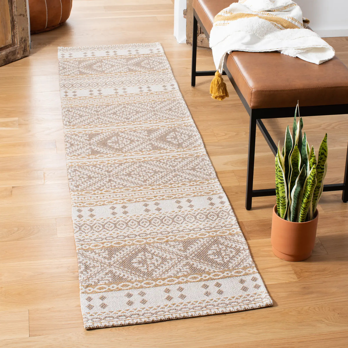 Safavieh Augustine 2'-0" x 8'-0" Rug in Taupe / Cream