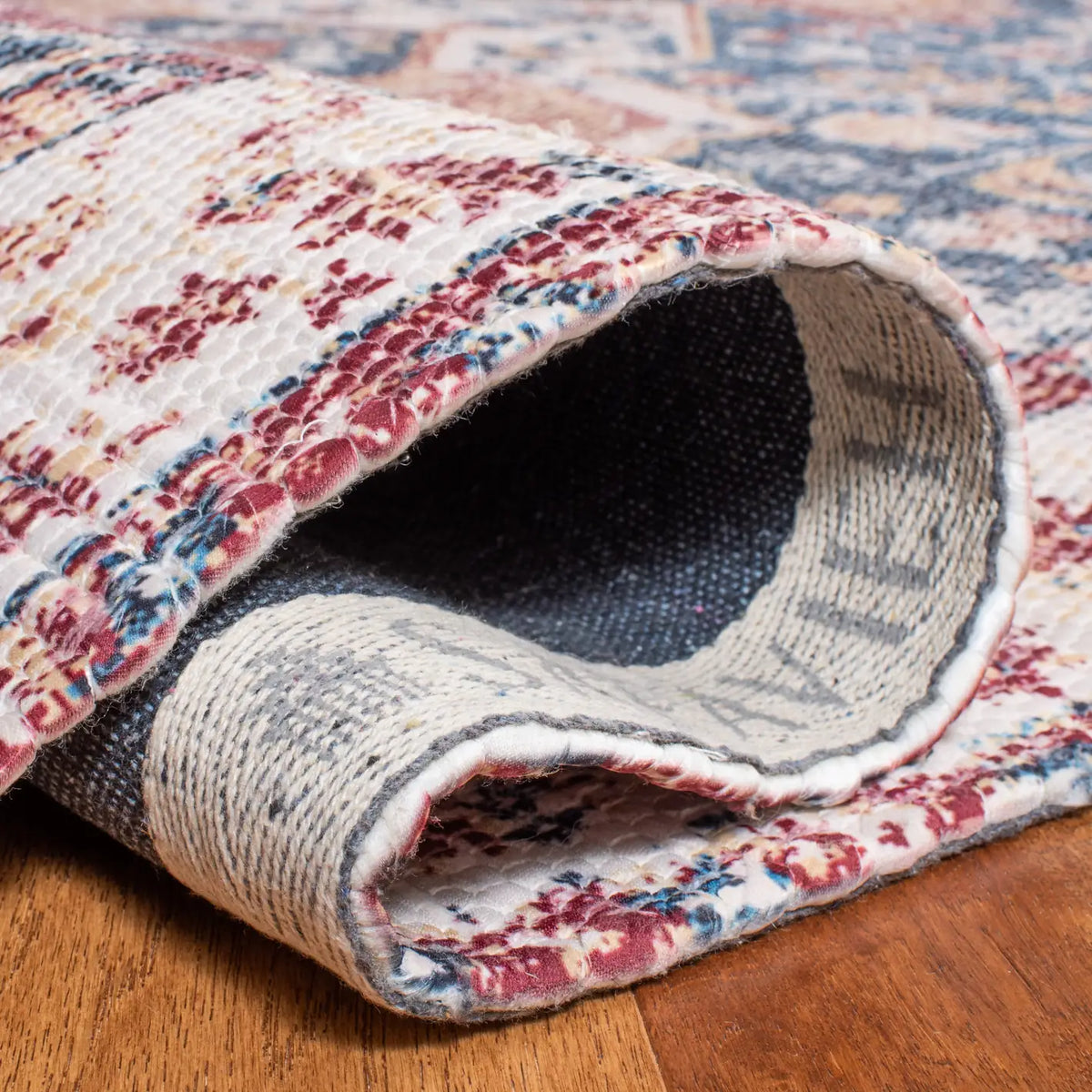 Safavieh Saffron 4'-0" x 6'-0" Rug in Beige / Blue